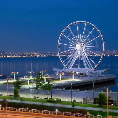 Sheraton Baku Intourist Ngoại thất bức ảnh The Ferris wheel at the park