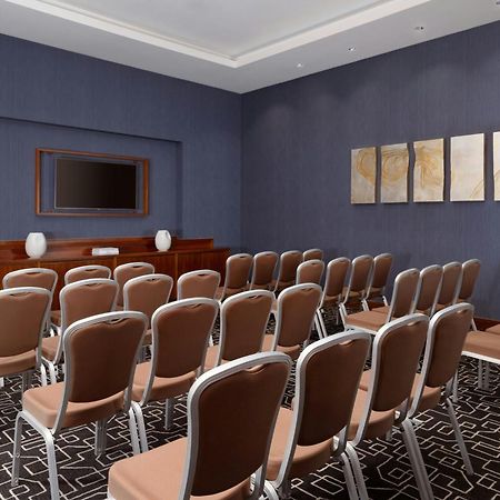 Sheraton Baku Intourist Ngoại thất bức ảnh A typical meeting room