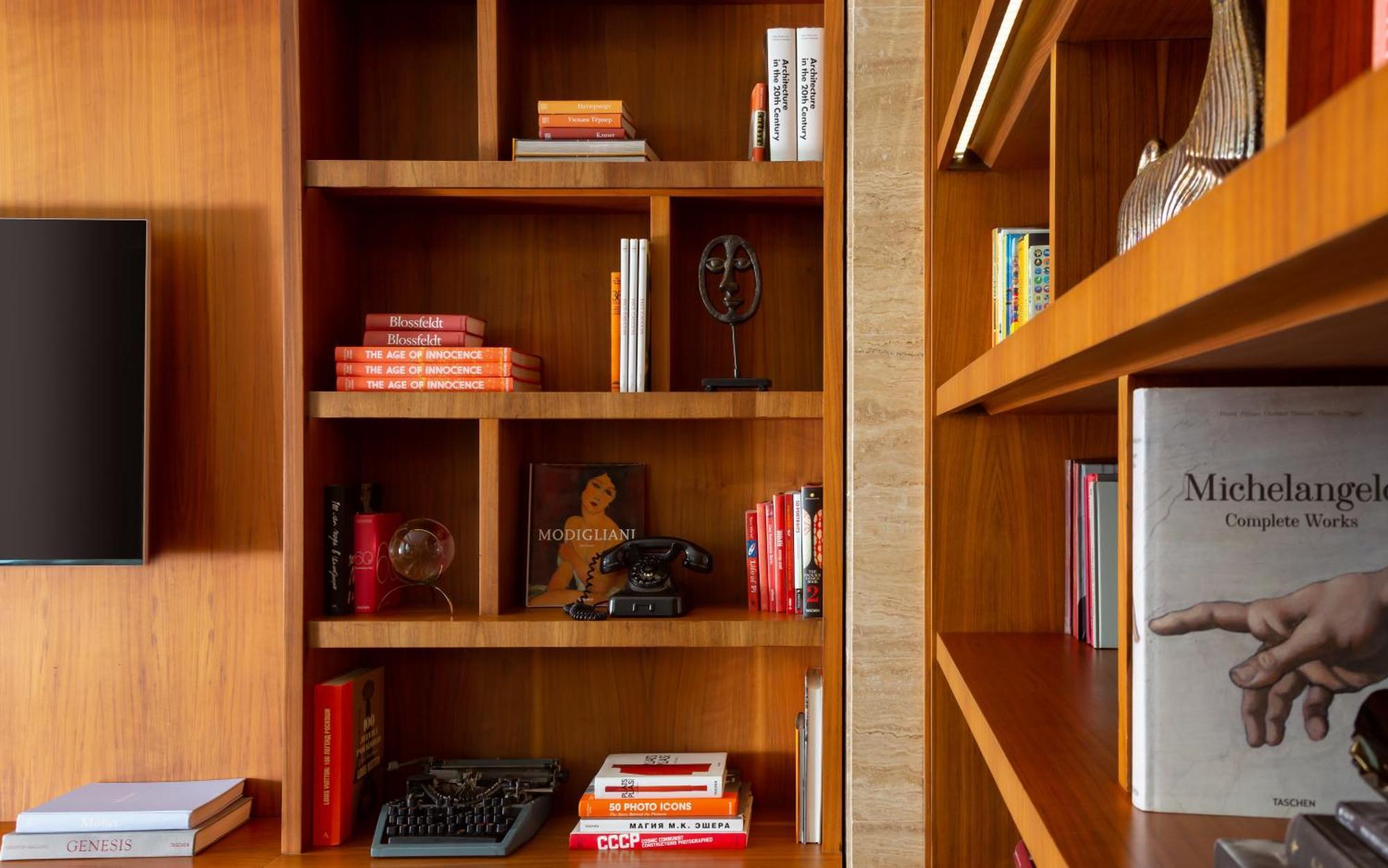 Sheraton Baku Intourist Ngoại thất bức ảnh A bookcase