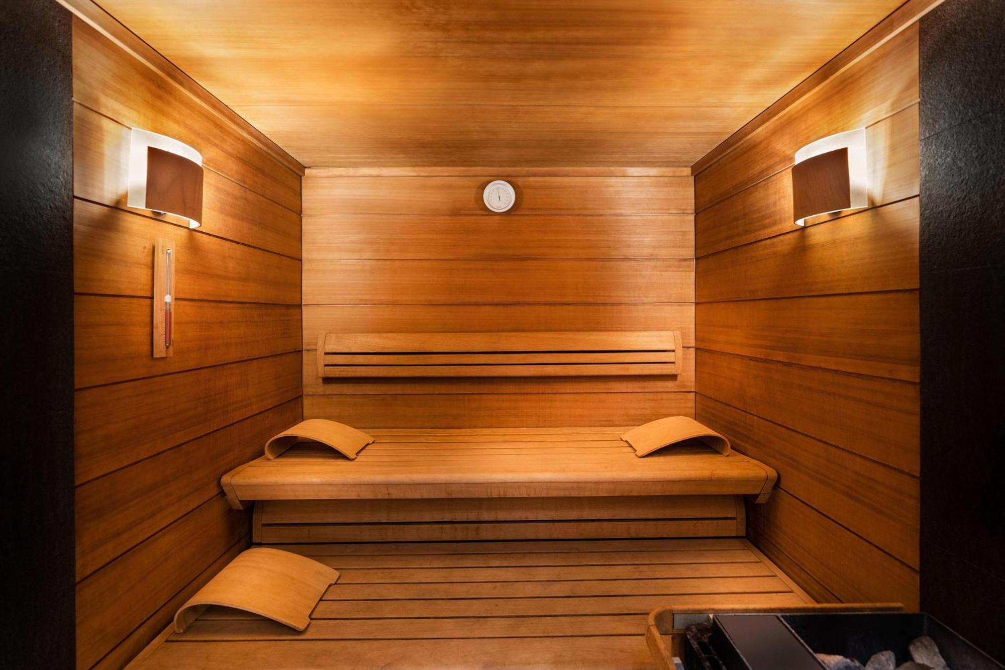 Sheraton Baku Intourist Ngoại thất bức ảnh A modern Finnish sauna