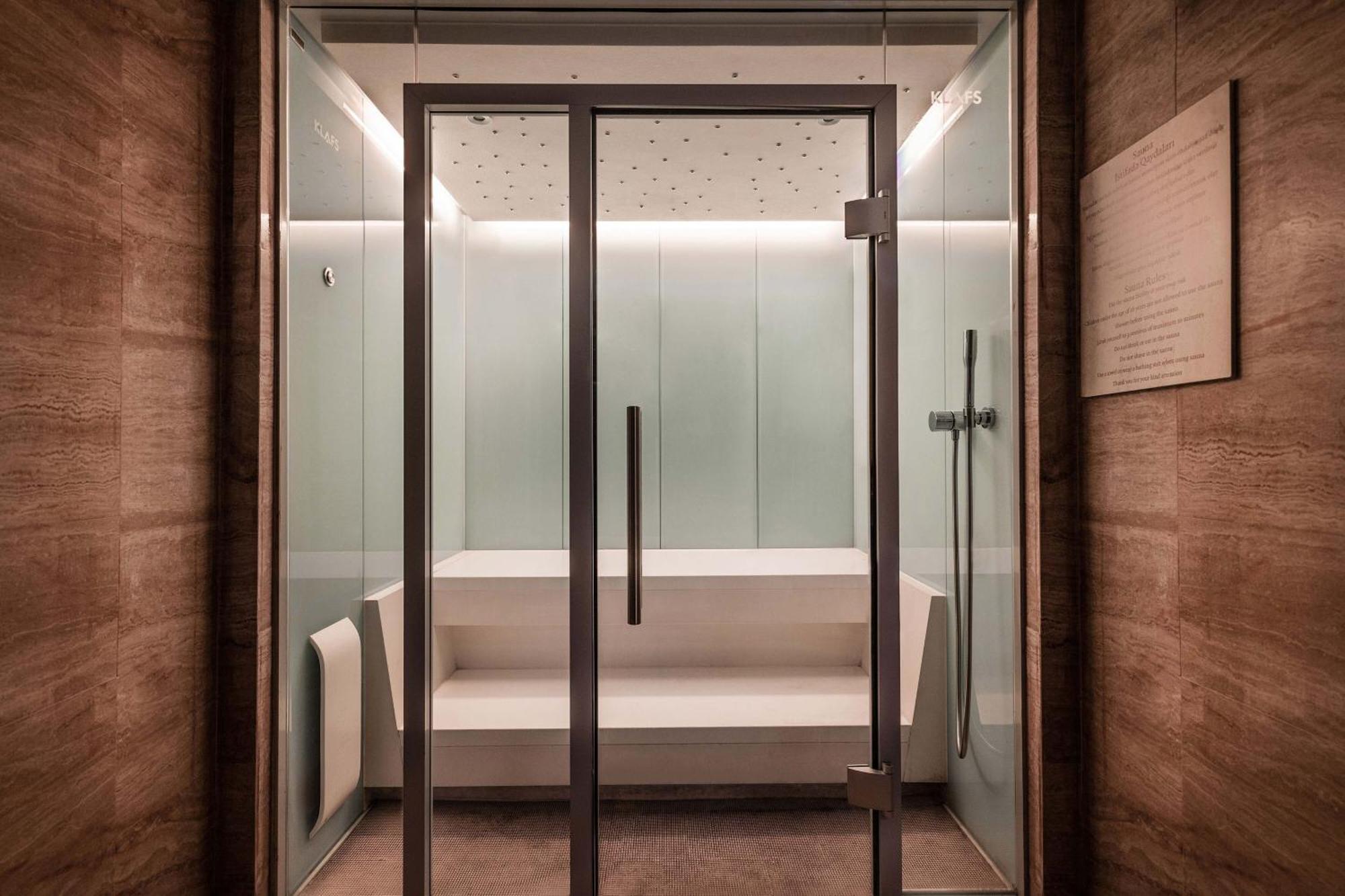 Sheraton Baku Intourist Ngoại thất bức ảnh A shower with a shower tray