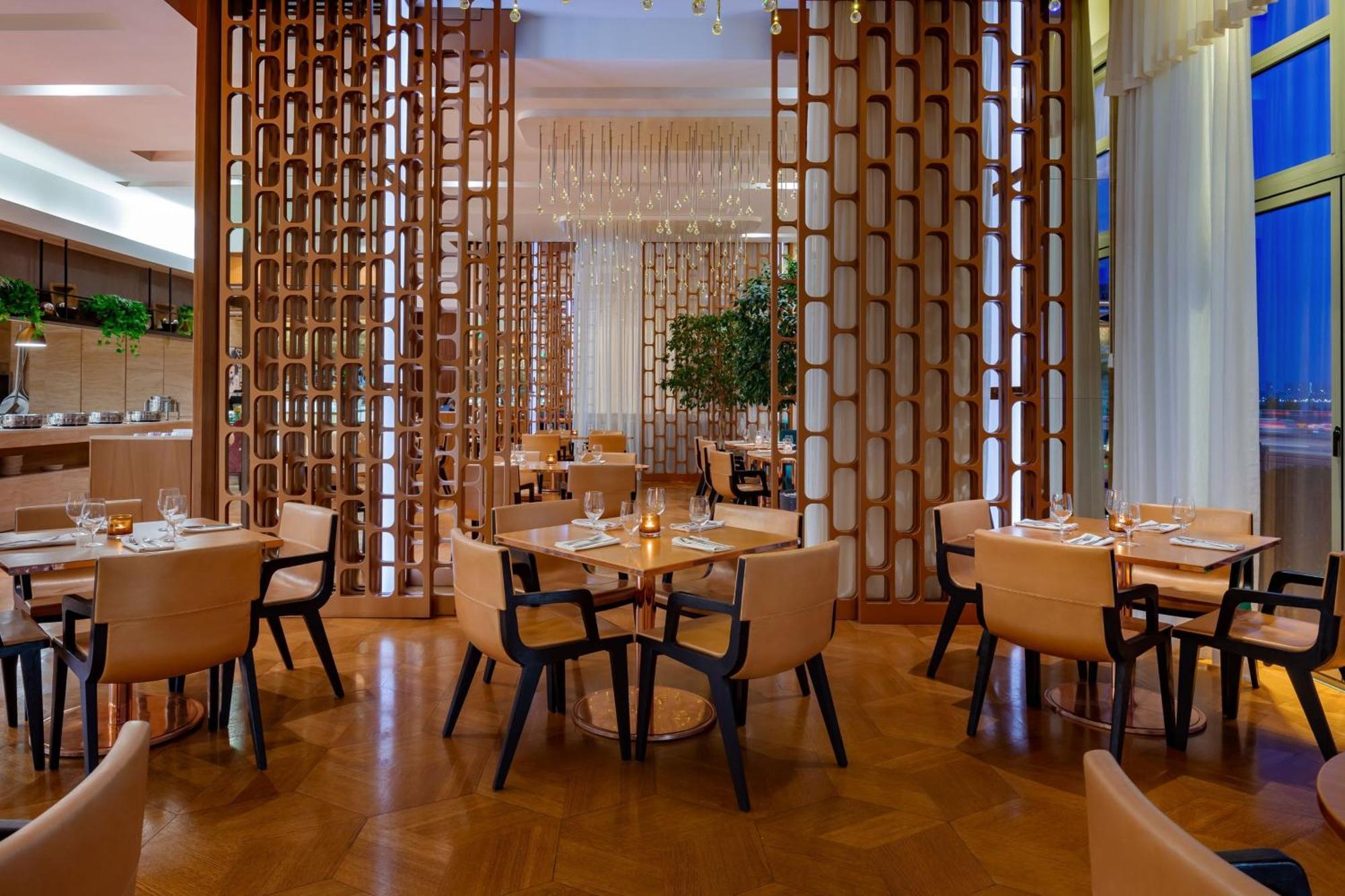 Sheraton Baku Intourist Ngoại thất bức ảnh The restaurant