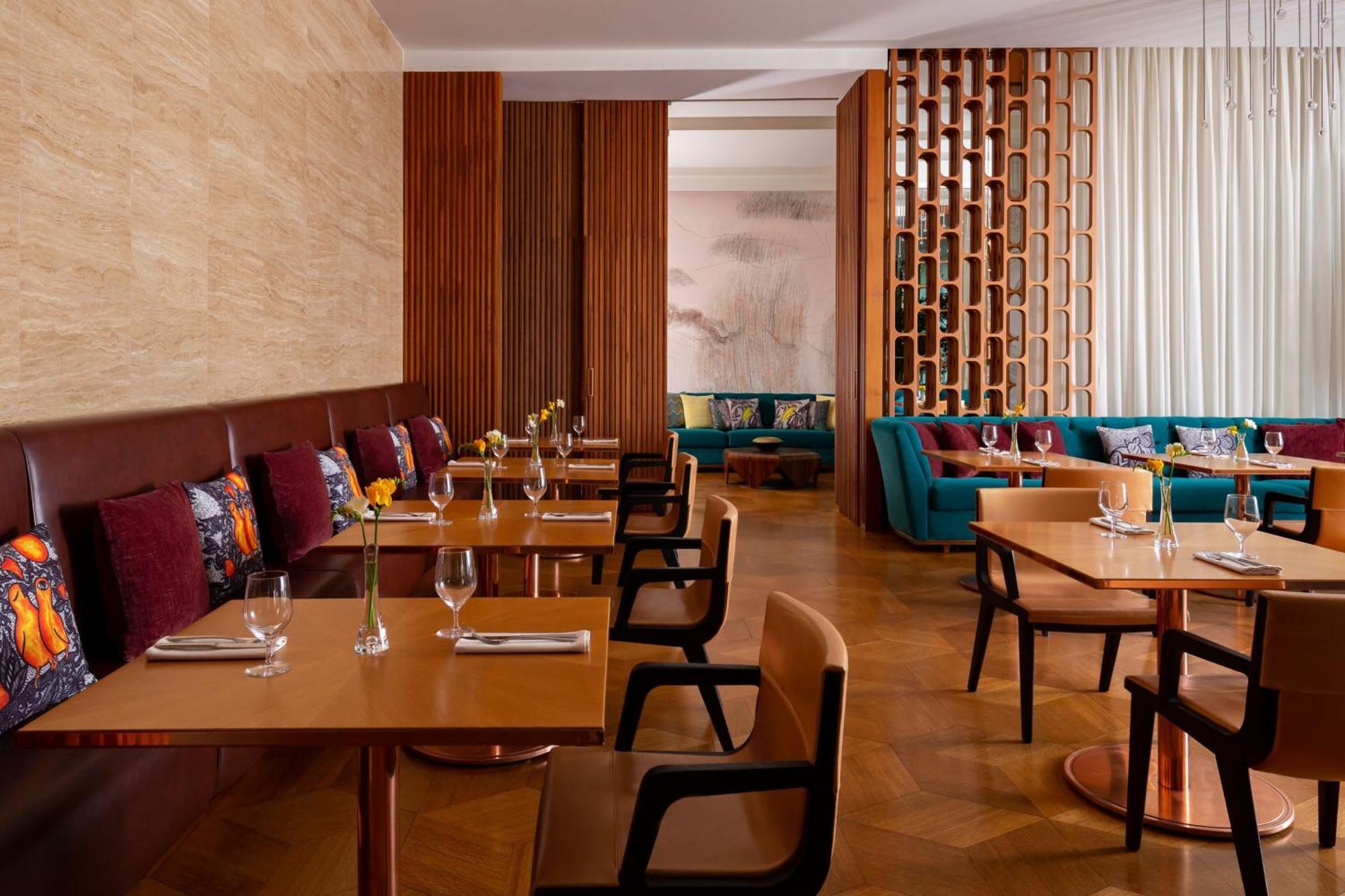 Sheraton Baku Intourist Ngoại thất bức ảnh The restaurant