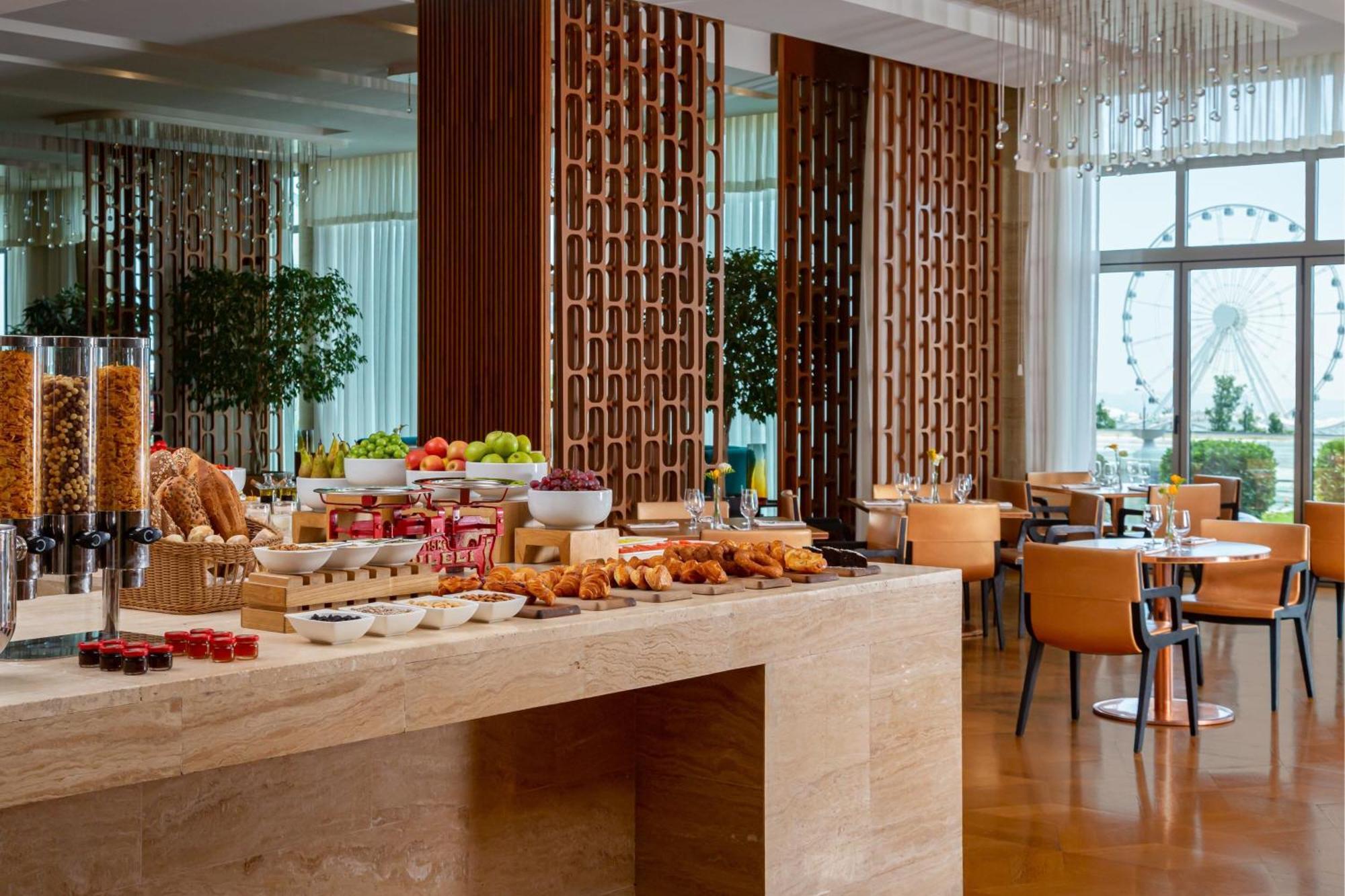 Sheraton Baku Intourist Ngoại thất bức ảnh The Lounge at the airport