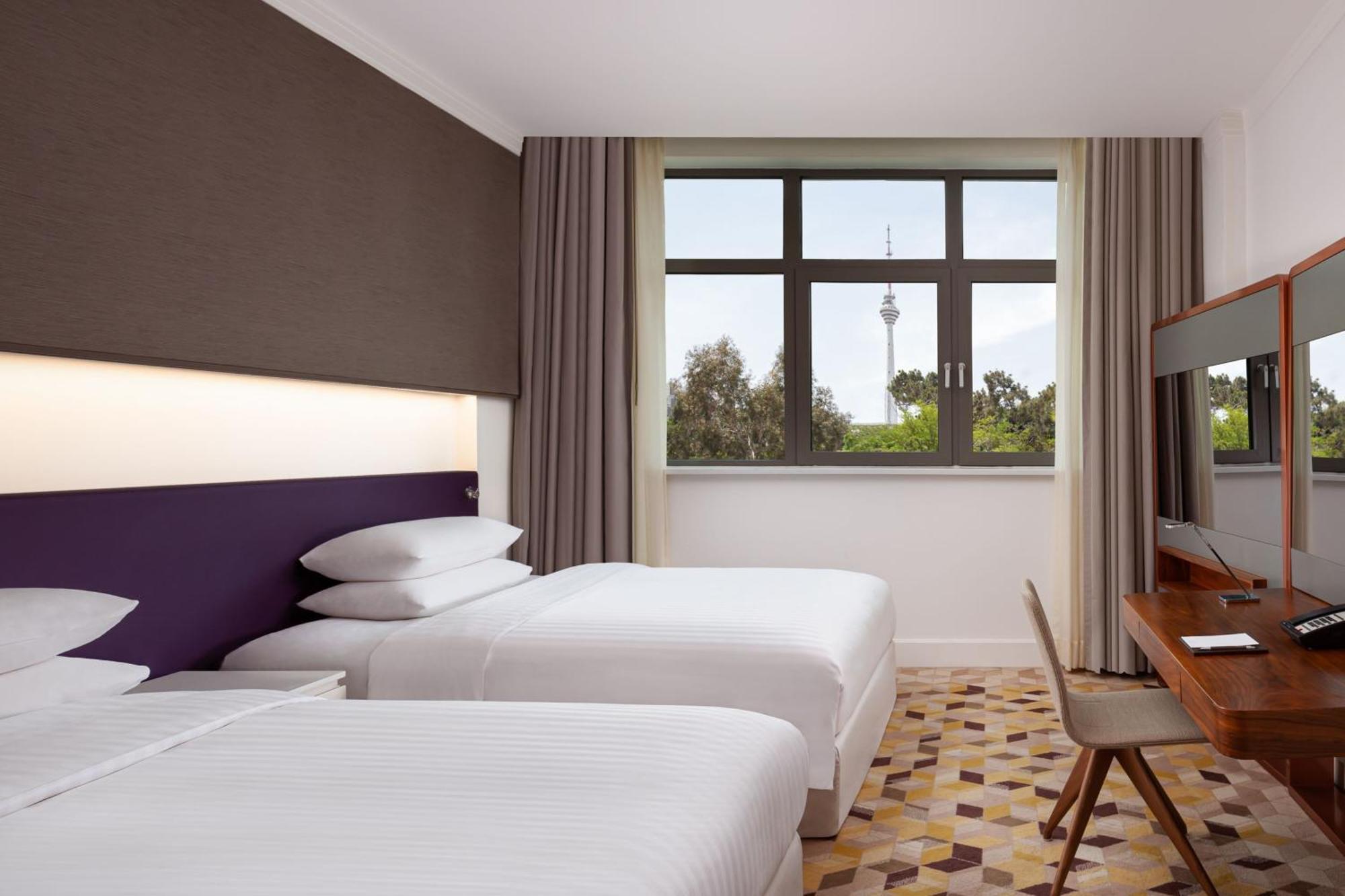Sheraton Baku Intourist Ngoại thất bức ảnh A room at the hotel