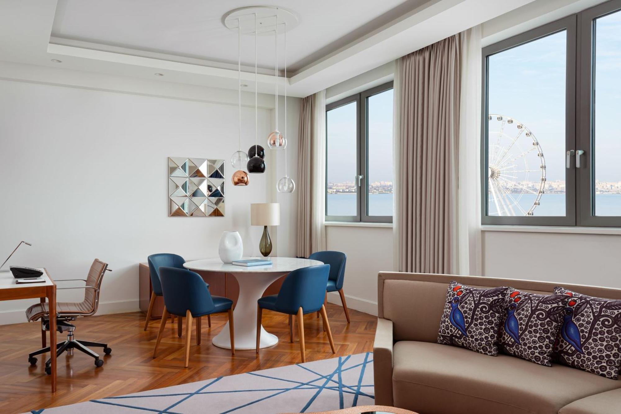 Sheraton Baku Intourist Ngoại thất bức ảnh A suite at the hotel