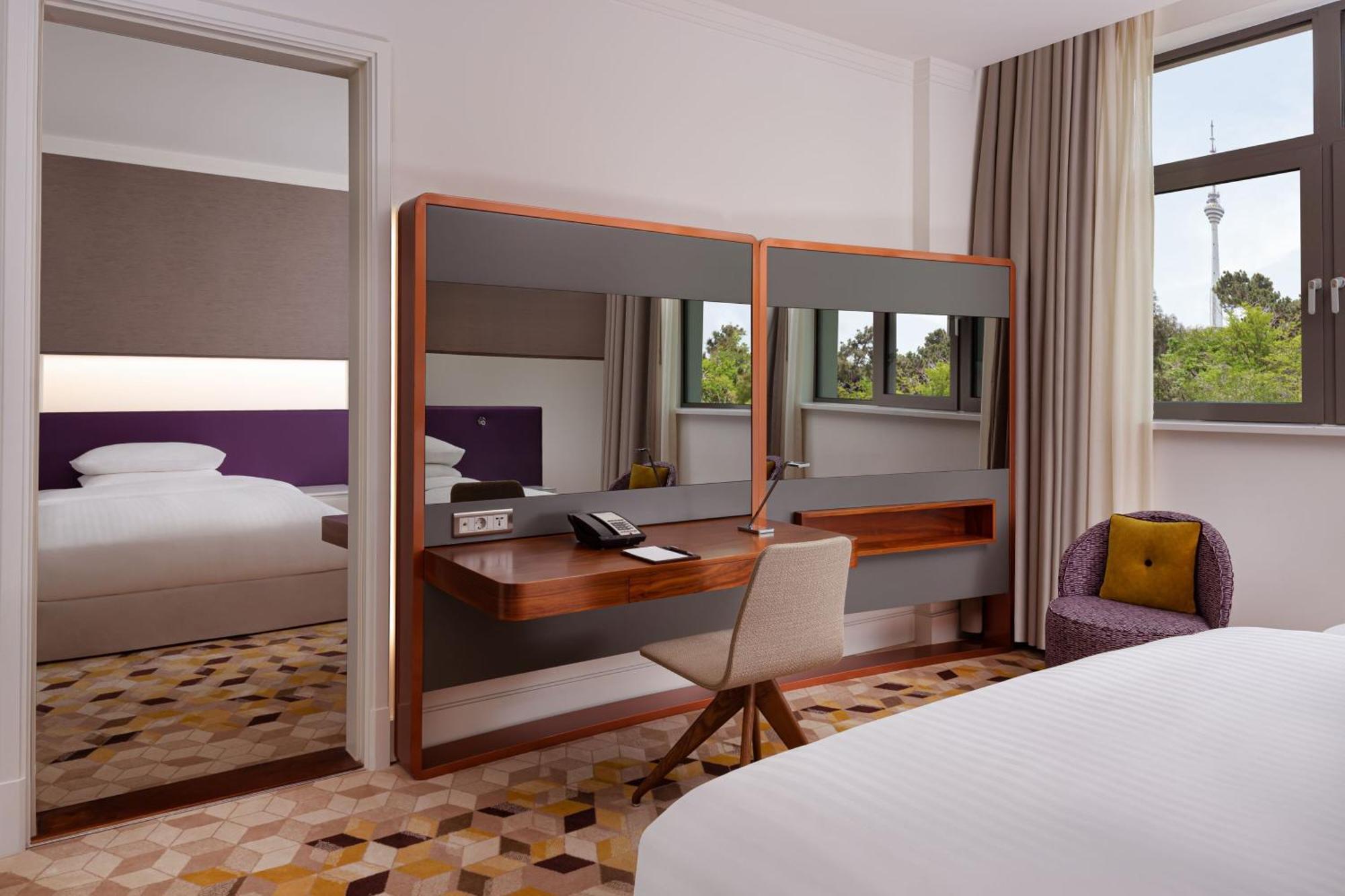 Sheraton Baku Intourist Ngoại thất bức ảnh A room at the hotel