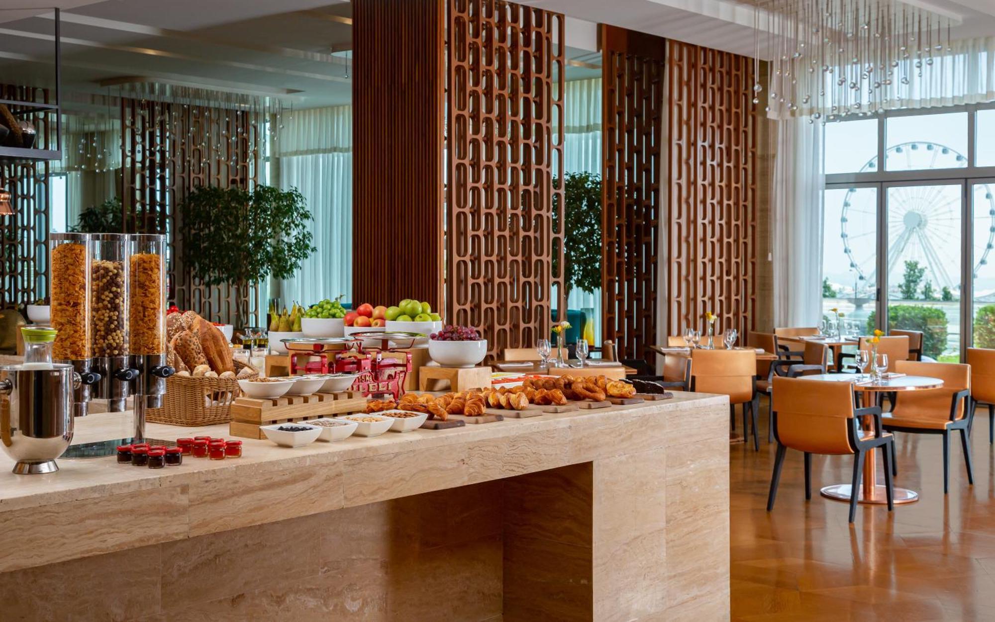 Sheraton Baku Intourist Ngoại thất bức ảnh The Club Lounge at the Ritz-Carlton, DIFC